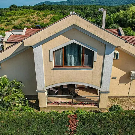 Ваканционна къща Chicho Tomovata Koliba Велика