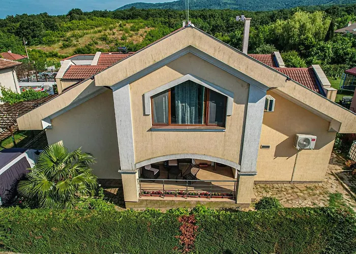 Ваканционна къща Chicho Tomovata Koliba Велика