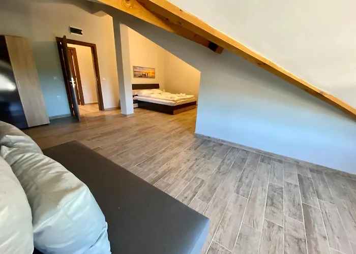 Chicho Tomovata Koliba Nyaraló Velika