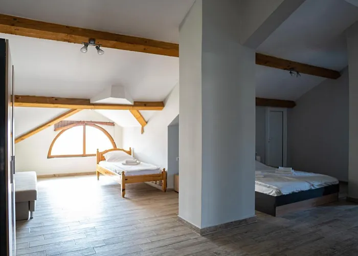 Chicho Tomovata Koliba Nyaraló Velika